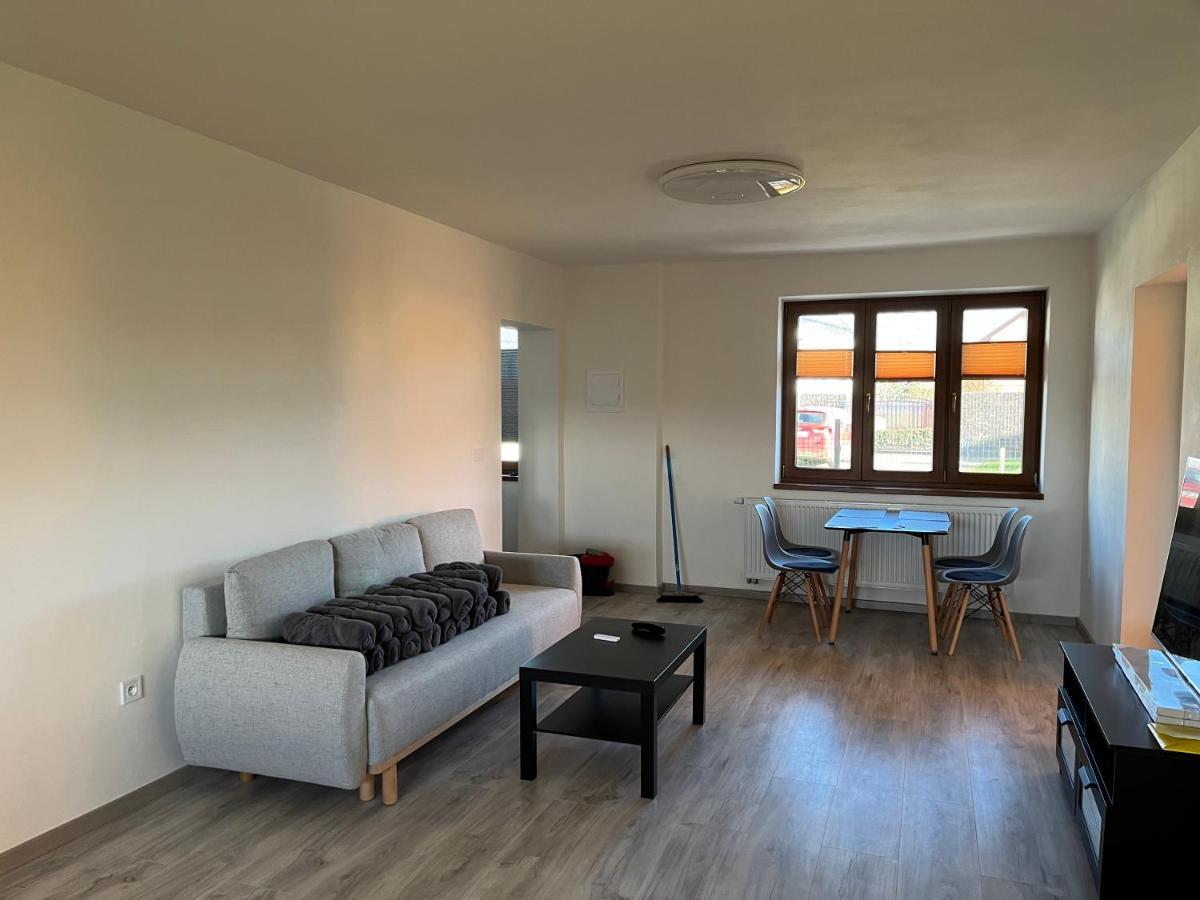 Apartment Golden Prague 78 Vestec  Zewnętrze zdjęcie