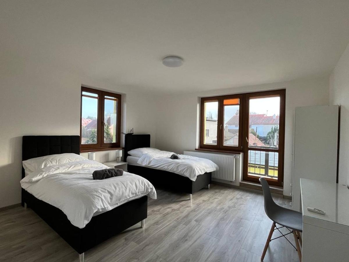 Apartment Golden Prague 78 Vestec  Zewnętrze zdjęcie