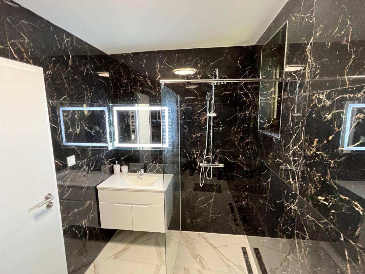 Apartment Golden Prague 78 Vestec  Zewnętrze zdjęcie