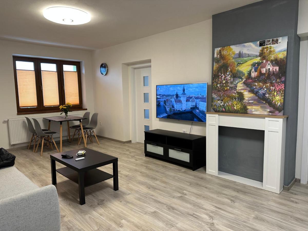 Apartment Golden Prague 78 Vestec  Zewnętrze zdjęcie
