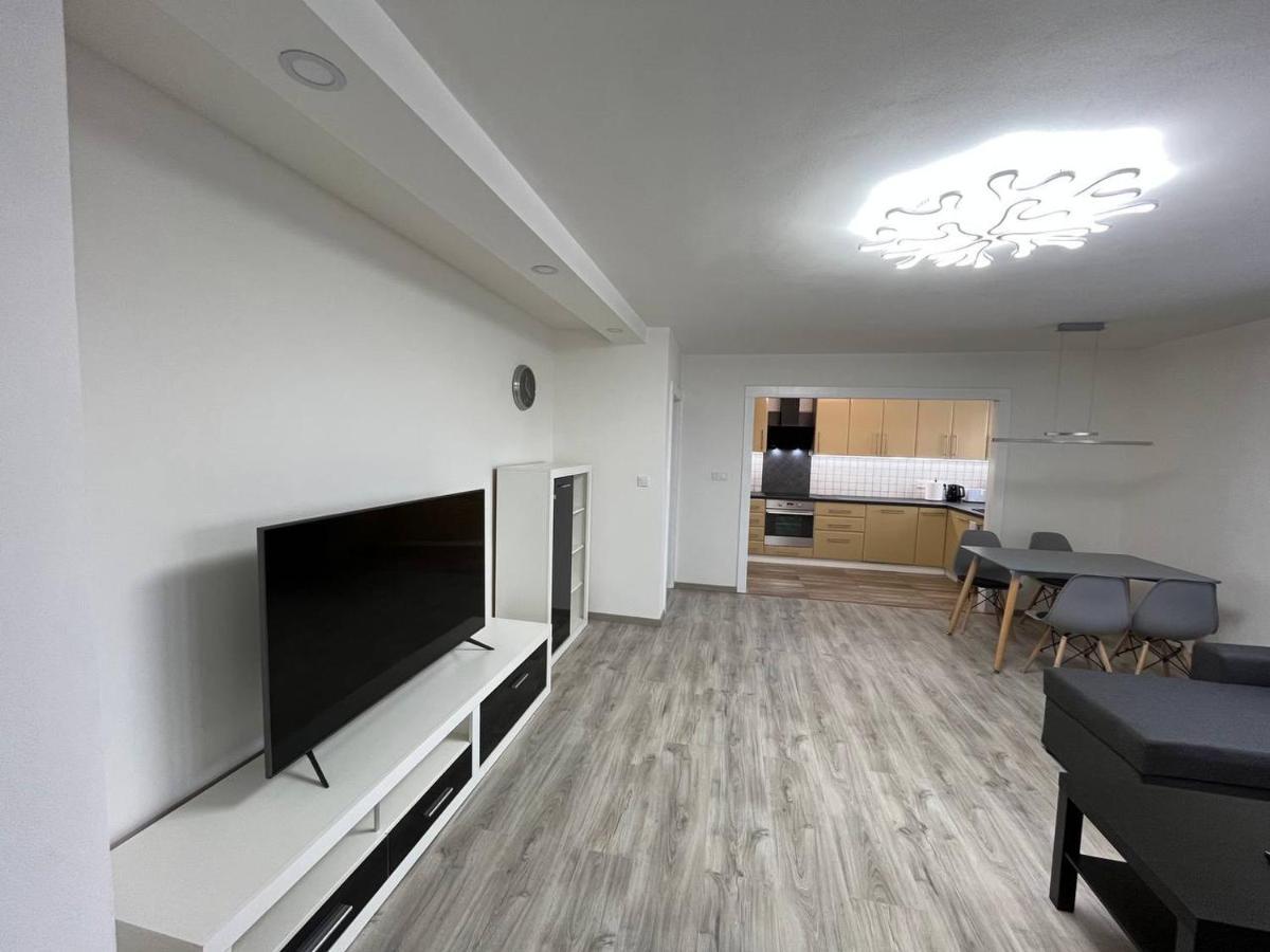 Apartment Golden Prague 78 Vestec  Zewnętrze zdjęcie