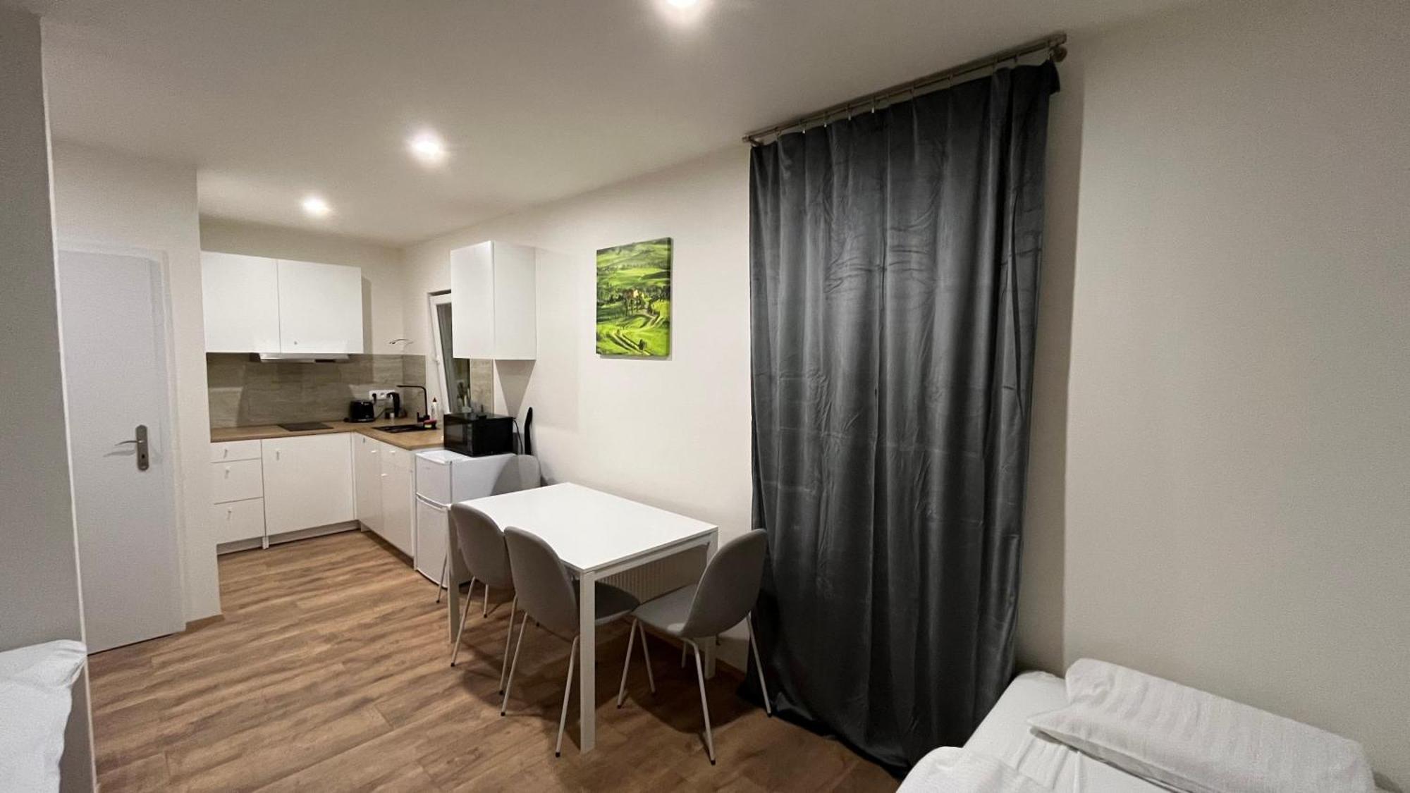 Apartment Golden Prague 78 Vestec  Zewnętrze zdjęcie